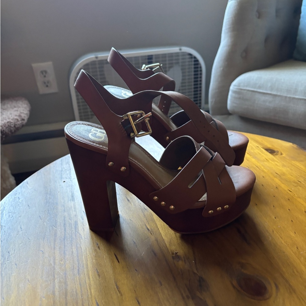 Gianni Bini Brown Platform Heels
